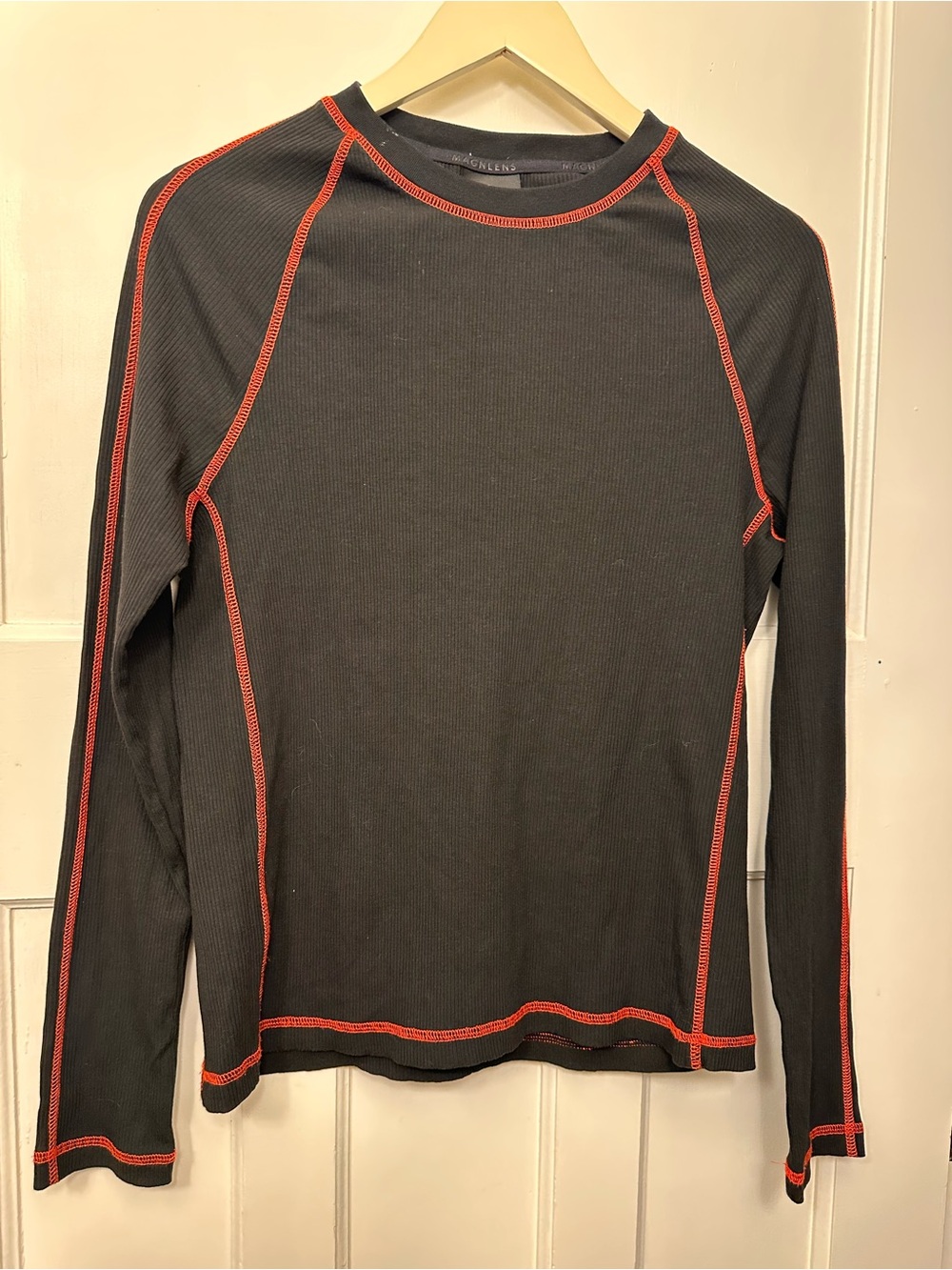 ⭐️ Black Men’s Small Long-Sleeve Thermal Top with Red Contrast Stitching